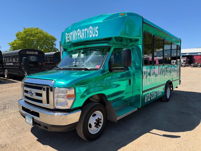The Emerald Party Bus 3 Edina